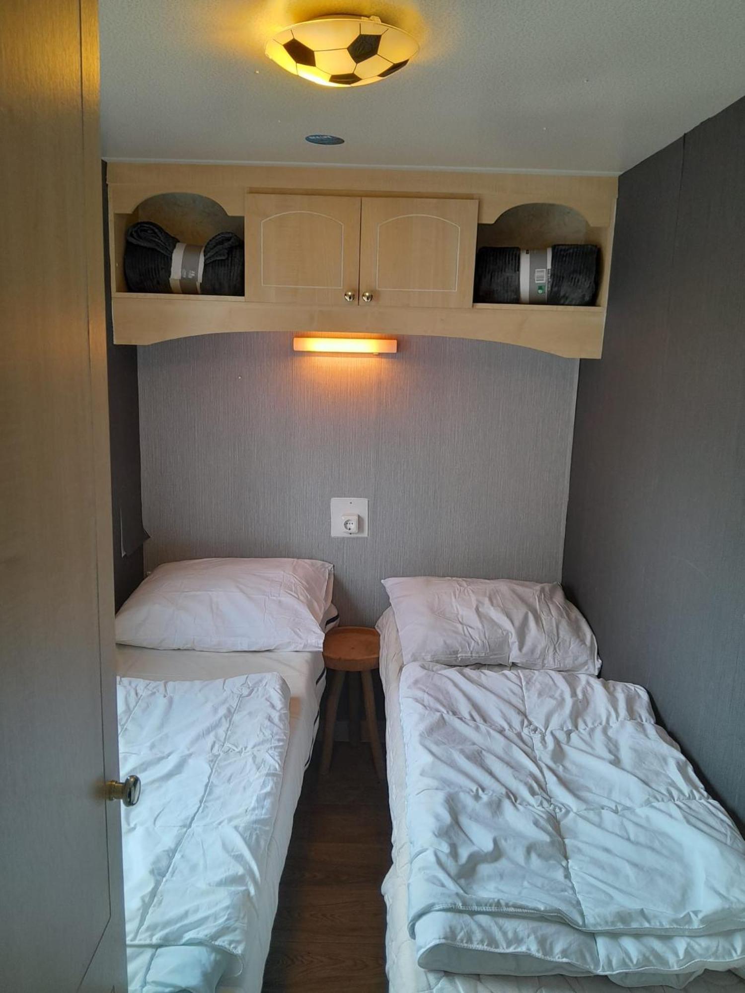 Chalet 14 Met Airco Familiecamping De Tien Heugten Schoonloo Drenthe Exterior photo